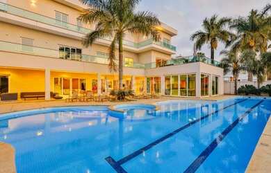 Imagem: A casa em condomínio possui 5 Dormitórios, 5 Banheiros, 5