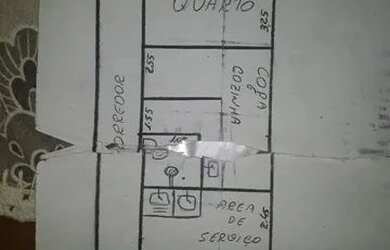 Imagem: A casa possui 1 Dormitório, 1 Banheiro, 150m² de Área e