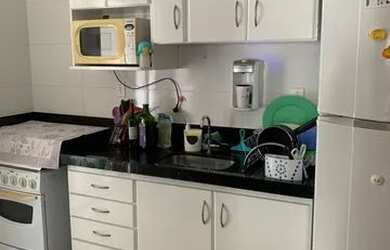 Imagem: O apartamento possui 2 Dormitórios, 1 Banheiro, 1 Vaga na garagem