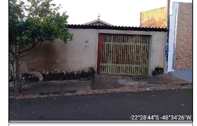 Imagem: A casa possui 1 Dormitório, 1 Banheiro, 1 Vaga na garagem