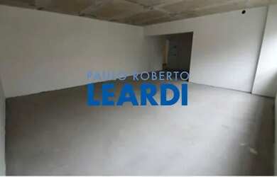 Imagem: O depósito possui 2 Vagas na garagem, 74m² de Área e está