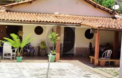 Imagem: A casa possui 3 Dormitórios, 3 Banheiros, 2 Vagas na garagem