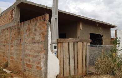Imagem: A casa à venda possui 2 Dormitórios, 2 Banheiros, 2 Vagas