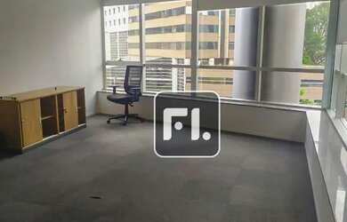 Imagem: O depósito possui 5 Vagas na garagem e 274m² de Área e está