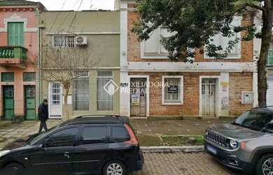 Imagem: A casa possui 3 Dormitórios, 3 Banheiros, 196m² de Área e