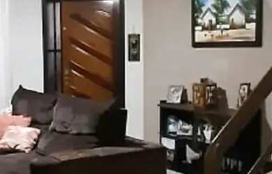 Imagem: A casa possui 3 Dormitórios, 2 Banheiros, 1 Vaga na garagem