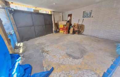 Imagem 4: Casa com piscina e churrasqueira. Terração e quintal coberto. Duque...