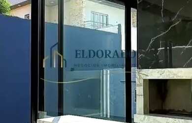 Imagem: A casa em condomínio possui 4 Dormitórios, 4 Banheiros, 4