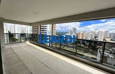 Imagem: O apartamento possui 3 Dormitórios, 5 Banheiros, 4 Vagas na