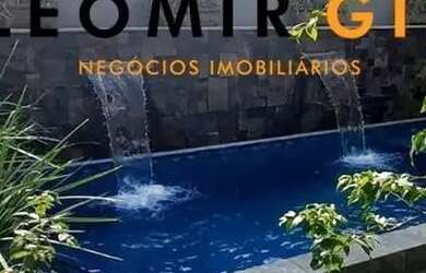 Imagem: A casa possui 3 Dormitórios, 2 Banheiros, 3 Vagas na garagem