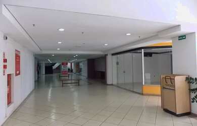 Imagem 5: Shopping Center à venda, 109 lojas, 86 vagas descobertas e 14 vagas cobertas,...