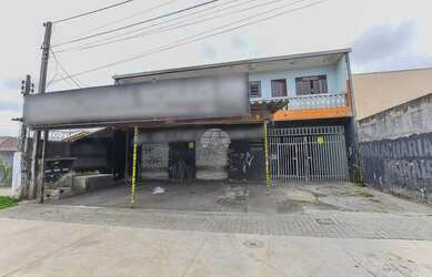 Imagem: A casa possui 3 Dormitórios, 1 Banheiro, 2 Vagas na garagem