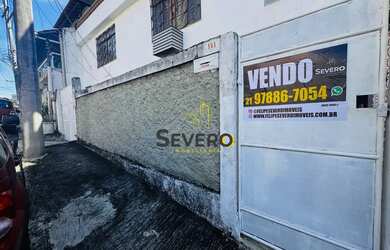 Imagem: A casa possui 2 Dormitórios, 2 Banheiros, 2 Vagas na garagem