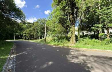 Imagem: O terreno possui 800m² de Área e está localizado em Gramado