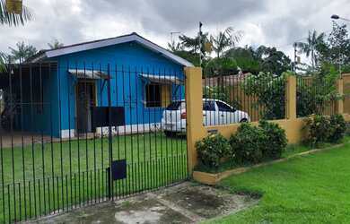 Imagem: A casa possui 2 Dormitórios, 2 Banheiros, 4 Vagas na garagem