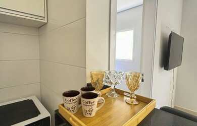 Imagem: O apartamento possui 1 Dormitório, 1 Banheiro, 1 Vaga na garagem