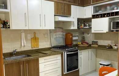 Imagem: A casa possui 1 Dormitório, 2 Banheiros, 1 Vaga na garagem