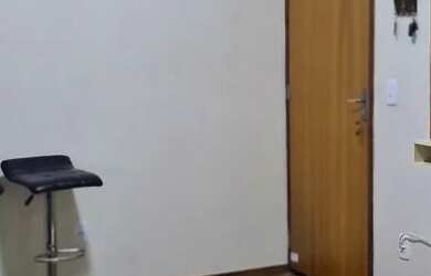 Imagem: O apartamento possui 2 Dormitórios, 1 Banheiro, 2 Vagas na