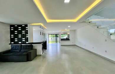 Imagem: A casa em condomínio possui 3 Dormitórios, 1 Banheiro, 2 Vagas