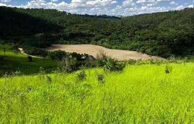 Imagem: O terreno possui 600m² de Área, Varanda e está localizado