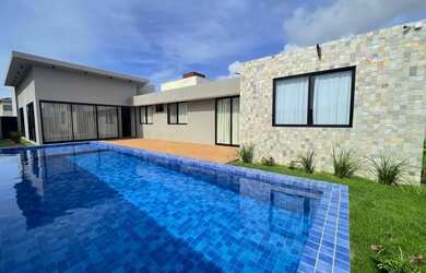 Imagem: A casa em condomínio possui 4 Dormitórios, 4 Banheiros, 4