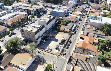 Imagem: O terreno à venda possui e está localizado em Centro, Holambra