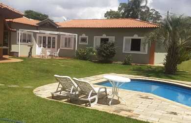 Imagem: A casa em condomínio possui 4 Dormitórios, 2 Banheiros, 3