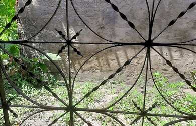 Imagem: A casa possui 2 Dormitórios e 1 Banheiro e está localizado