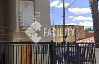 Imagem: A casa possui 4 Dormitórios, 5 Banheiros, 2 Vagas na garagem