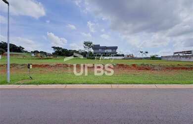 Imagem: O terreno possui 640m² de Área e está localizado em Parque