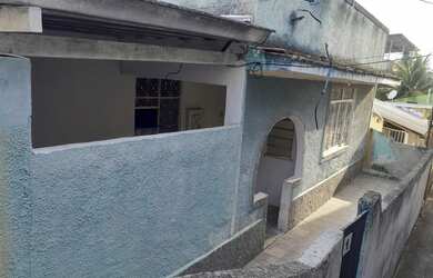 Imagem: A casa possui 2 Dormitórios, 1 Banheiro, 1 Vaga na garagem