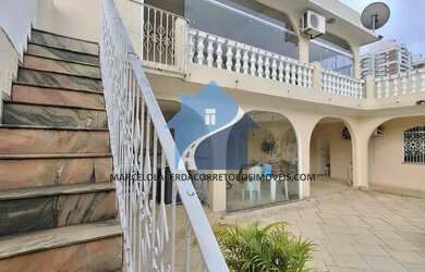 Imagem: A casa possui 3 Dormitórios, 3 Banheiros, 3 Vagas na garagem