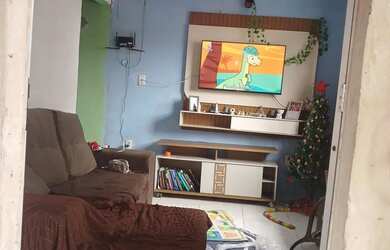 Imagem: A casa possui 2 Dormitórios, 1 Banheiro, 1 Vaga na garagem