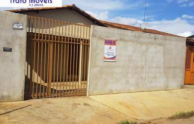 Imagem: A casa possui 2 Dormitórios, 1 Banheiro, 1 Vaga na garagem