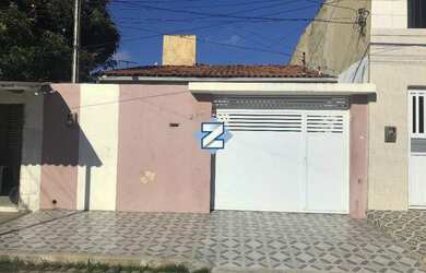 Imagem: A casa possui 3 Dormitórios, 1 Suíte, 3 Banheiros, 1 Vaga