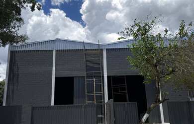 Imagem: O depósito possui 2 Banheiros, 526m² de Área Privada, Imóvel