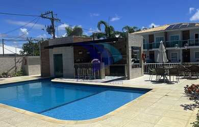 Imagem: A casa possui 3 Dormitórios, 3 Banheiros, 2 Vagas na garagem