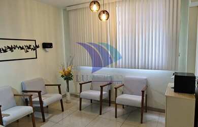 Imagem: A loja possui 2 Banheiros, 1 Vaga na garagem, 50m² de Área