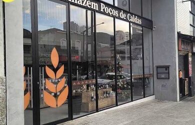 Imagem: A loja possui 4 Banheiros e está localizado em Centro, Poços