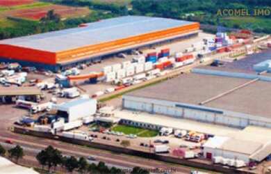 Imagem: O depósito possui 8 Banheiros, 6 Vagas na garagem, 1.915m²