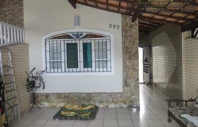 Imagem: A casa possui 2 Dormitórios, 1 Suíte, 2 Banheiros, 1 Vaga