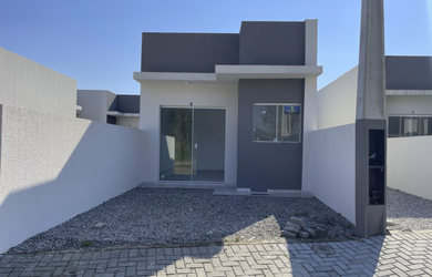 Imagem: A casa possui 2 Dormitórios, 1 Banheiro, 1 Vaga na garagem