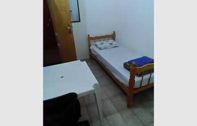 Imagem: A casa possui 6 Dormitórios, 1 Suíte, 3 Banheiros e Acomodam