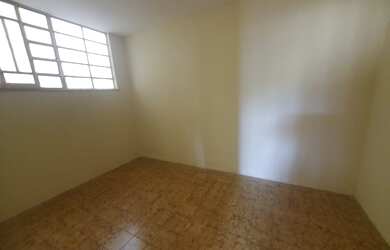 Imagem: A casa possui 2 Dormitórios, 2 Banheiros, 2 Vagas na garagem