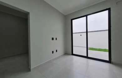 Imagem: A casa possui 3 Dormitórios, 2 Suítes, 3 Banheiros, Acomodam