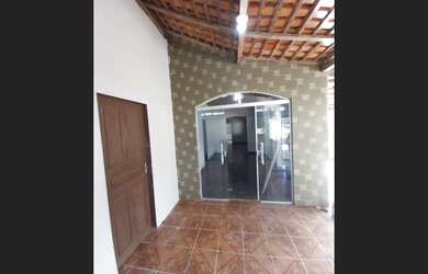 Imagem: A casa possui 3 Dormitórios, 3 Banheiros, 2 Vagas na garagem