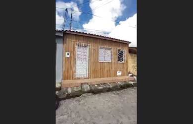 Imagem: A casa possui 2 Dormitórios, 1 Banheiro e está localizado