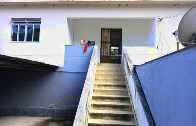 Imagem: A casa possui 2 Dormitórios, 1 Suíte, 1 Banheiro, 2 Vagas