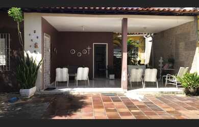 Imagem: O apartamento possui 3 Dormitórios, 1 Suíte, 1 Banheiro, 2