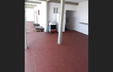 Imagem: A casa possui 8 Dormitórios, 3 Suítes, 6 Banheiros, Acomodam